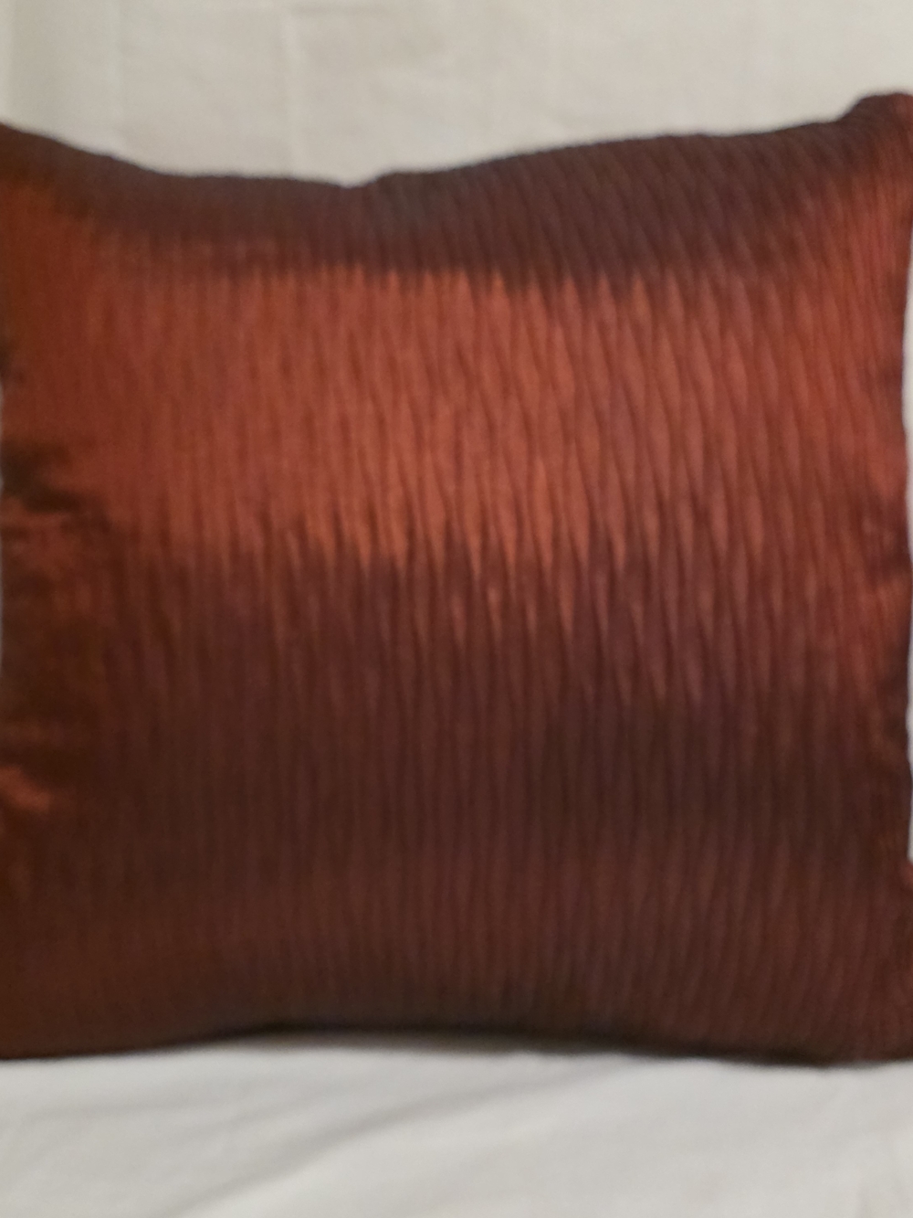 NWOT Newport 18" x 18" Brurgandy Satin Texuted Throw Pillow 7" Thick, Quality